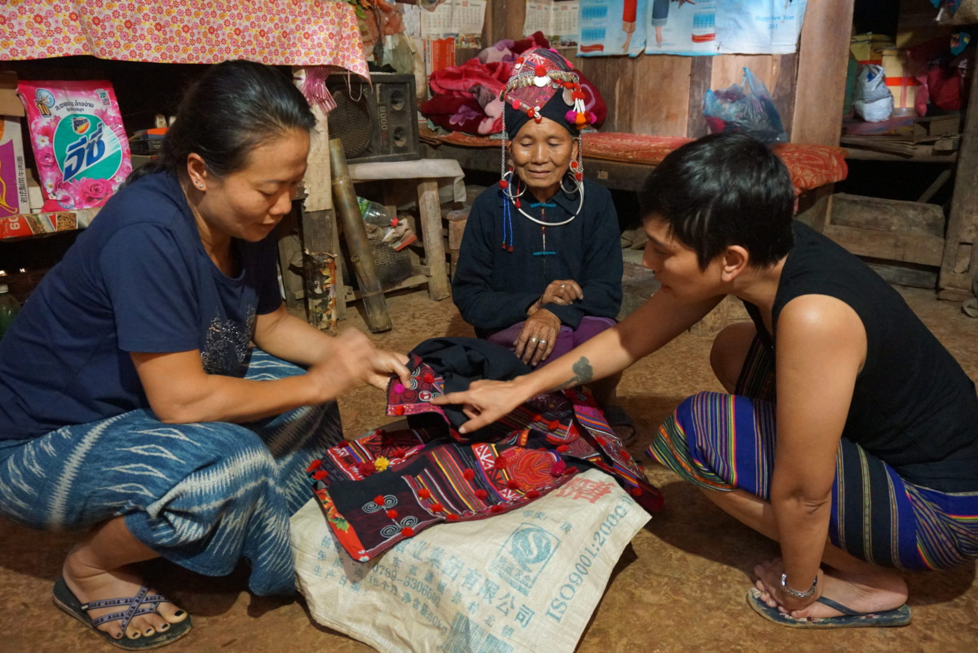 TAEC working with Oma artisans in Phongsaly Laos